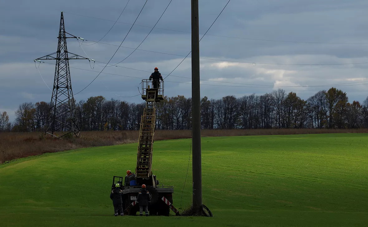 Clodagh Kilcoyne / Reuters