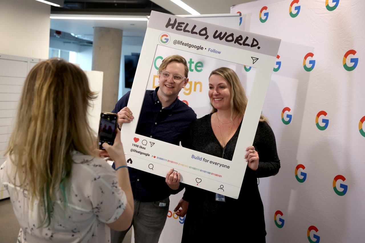 Открытие офиса Google в Чикаго в апреле 2022 года после двухлетнего перерыва