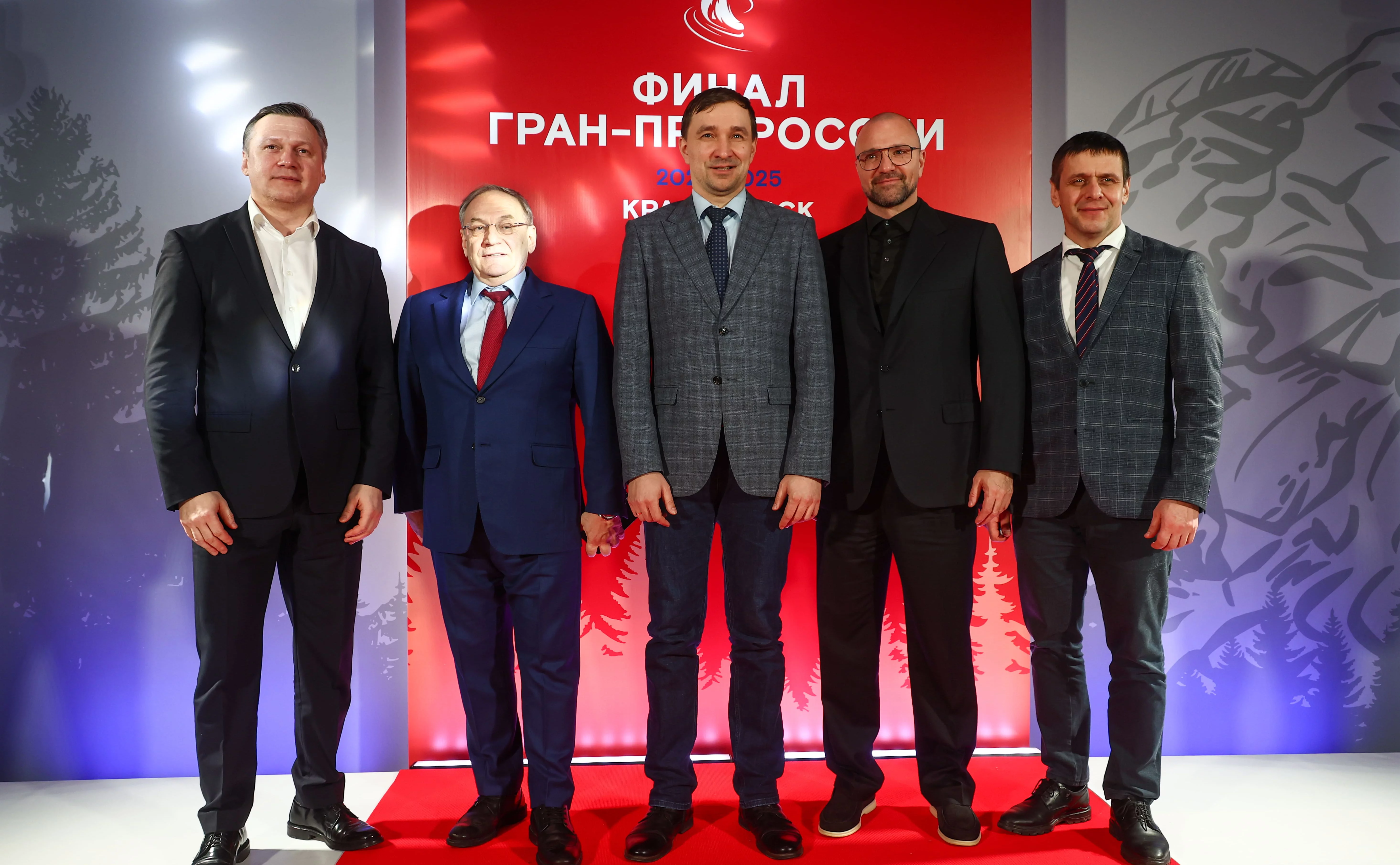 Генеральный директор ФФККР Александр Коган (второй слева) и президент Антон Сихарулидзе (второй справа) (Кирилл Кухмарь/ТАСС)