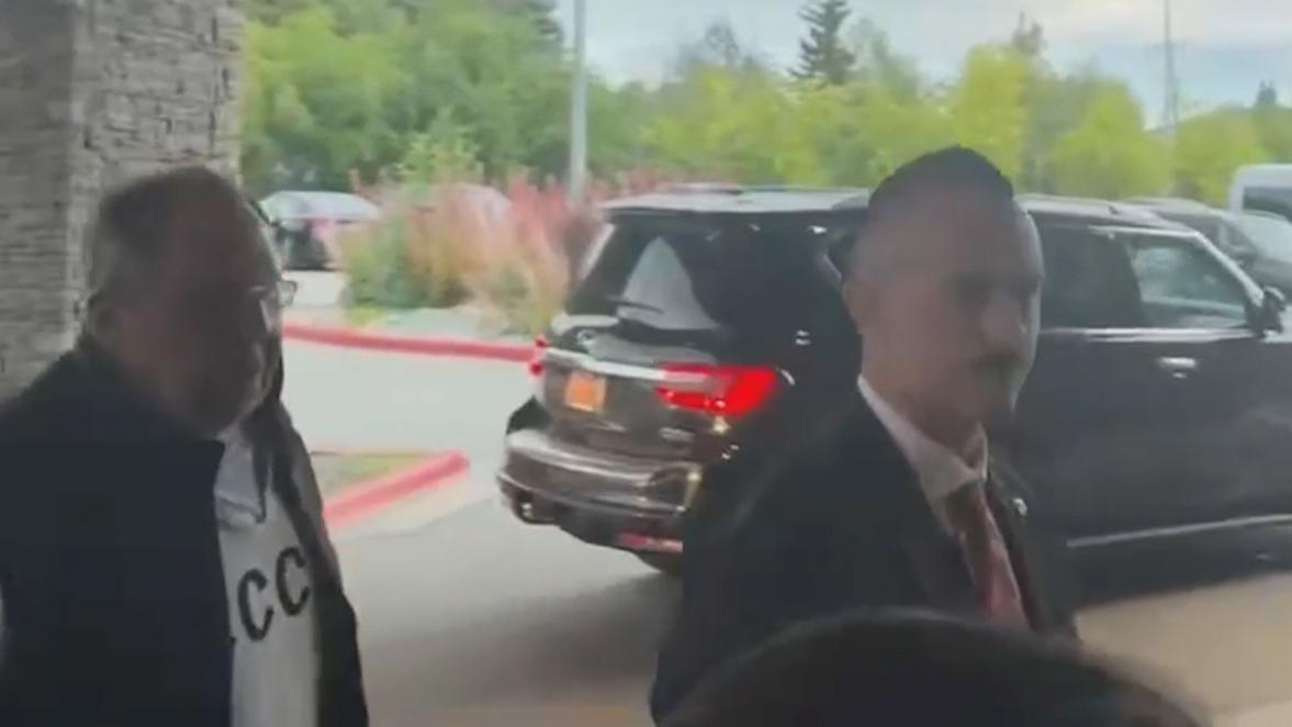 Путин назвал Лаврова империалистом из-за свитера с надписью «СССР» в США