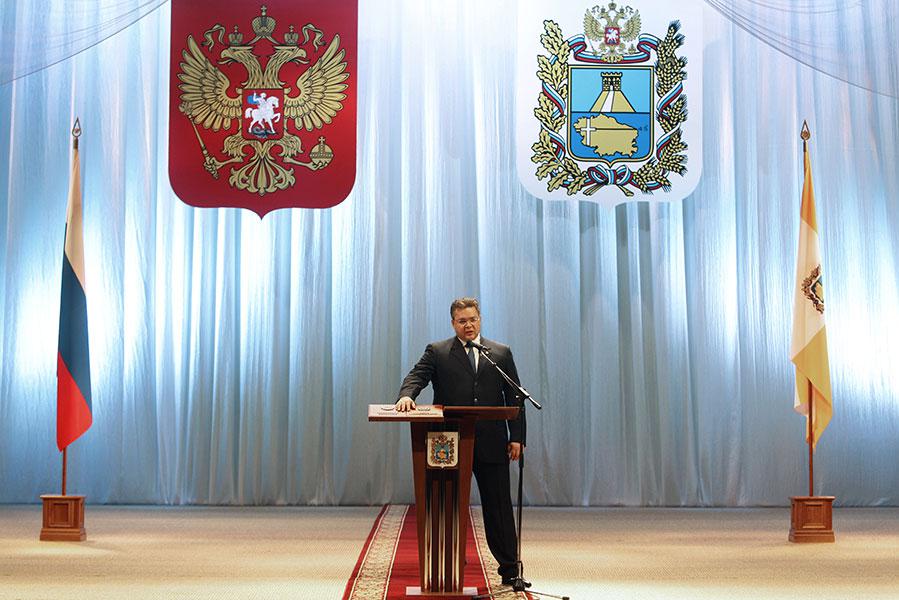 Избранный губернатор Ставропольского края Владимир Владимиров на церемонии инаугурации во Дворце культуры и спорта в Ставрополе, 2014 год