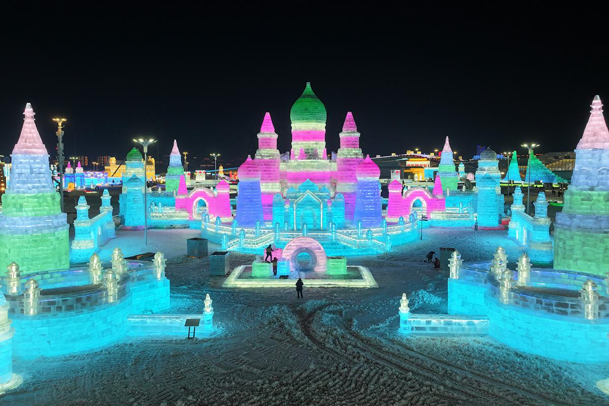 Подготовка к 27-му Харбинскому фестивалю льда и снега