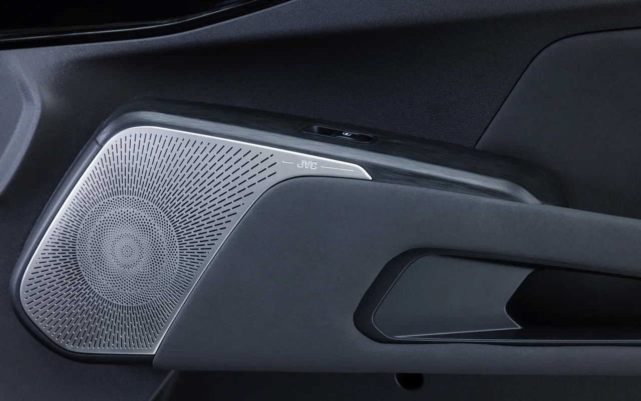 Акустическая система JVC в топовом&nbsp;Haval H3 включает 16 динамиков и сабвуфер.&nbsp;В&nbsp;спинки передних кресел встроены специальные низкочастотные динамики