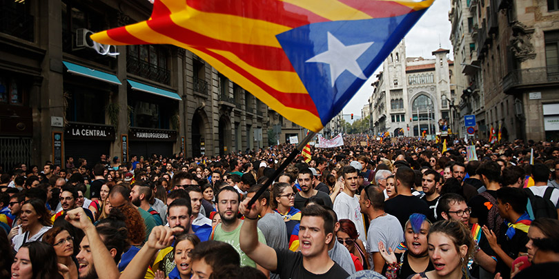 Каталония ответила на действия Испании массовыми забастовками
