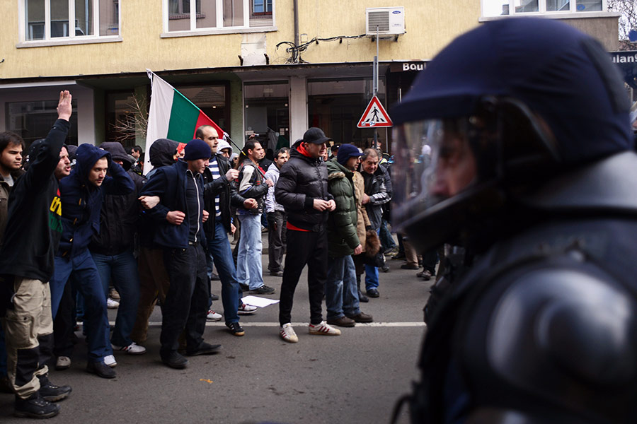 В начале февраля 2013 года в Болгарии из-за рекордно высоких счетов за электроэнергию начались протестные акции. Сначала протестующие требовали снизить тарифы, но вскоре к требованиям прибавилась и отставка правительства. В середине февраля по всей стране протесты собрали более 100 тыс. человек
