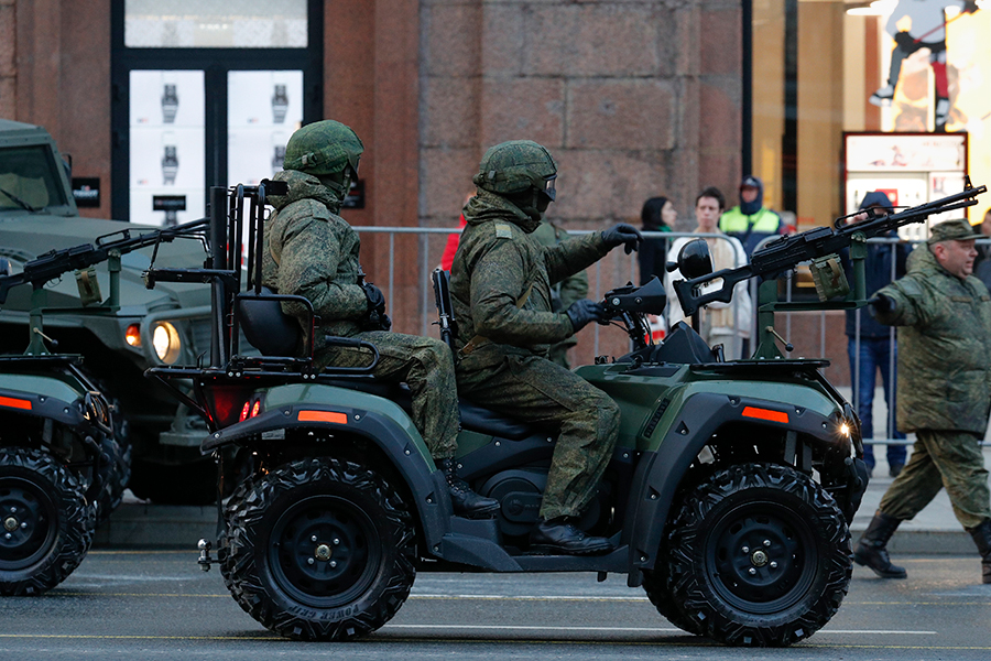 Вместе с тяжелой бронетехникой по Красной площади проедут мотовездеходы АМ-1