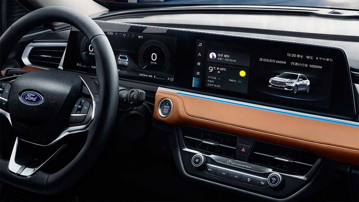 Обновленный Ford Escort получил двойной экран в стиле Mercedes