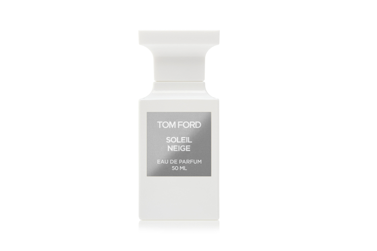 Восточно-цветочный аромат Soleil Neige, Tom Ford с нотами бергамота, семенами моркови, цветка апельсина, жасмина, розы, бензоина, ванили и лабданума, от 20&nbsp;400 руб. (Золотое яблоко)