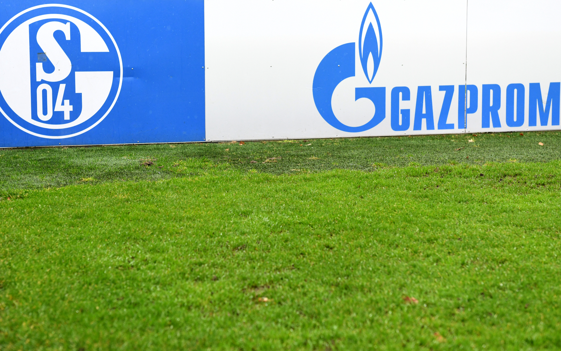 «Шальке» отказался от лого «Газпрома» на форме из-за событий на Украине