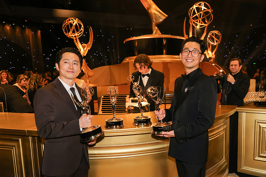 Лучший актер в мини-сериале или антологии&nbsp;&mdash; Стивен Ян (&laquo;Грызня&raquo;).

На фото он слева, справа&nbsp;&mdash; Ли Сон-джин, получивший награду за сценарий к этому сериалу