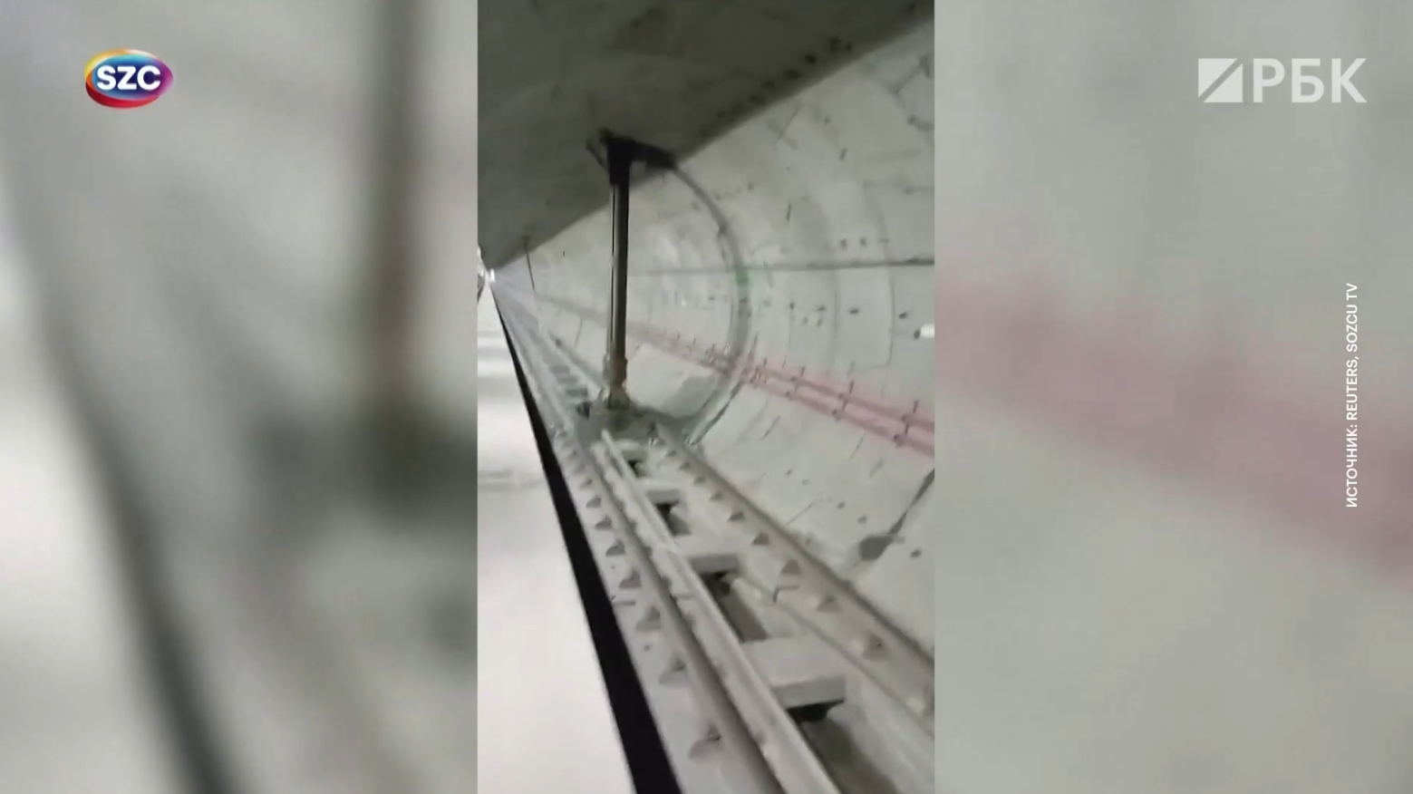 В Стамбуле буровая машина пробила дыру в тоннеле метро. Видео