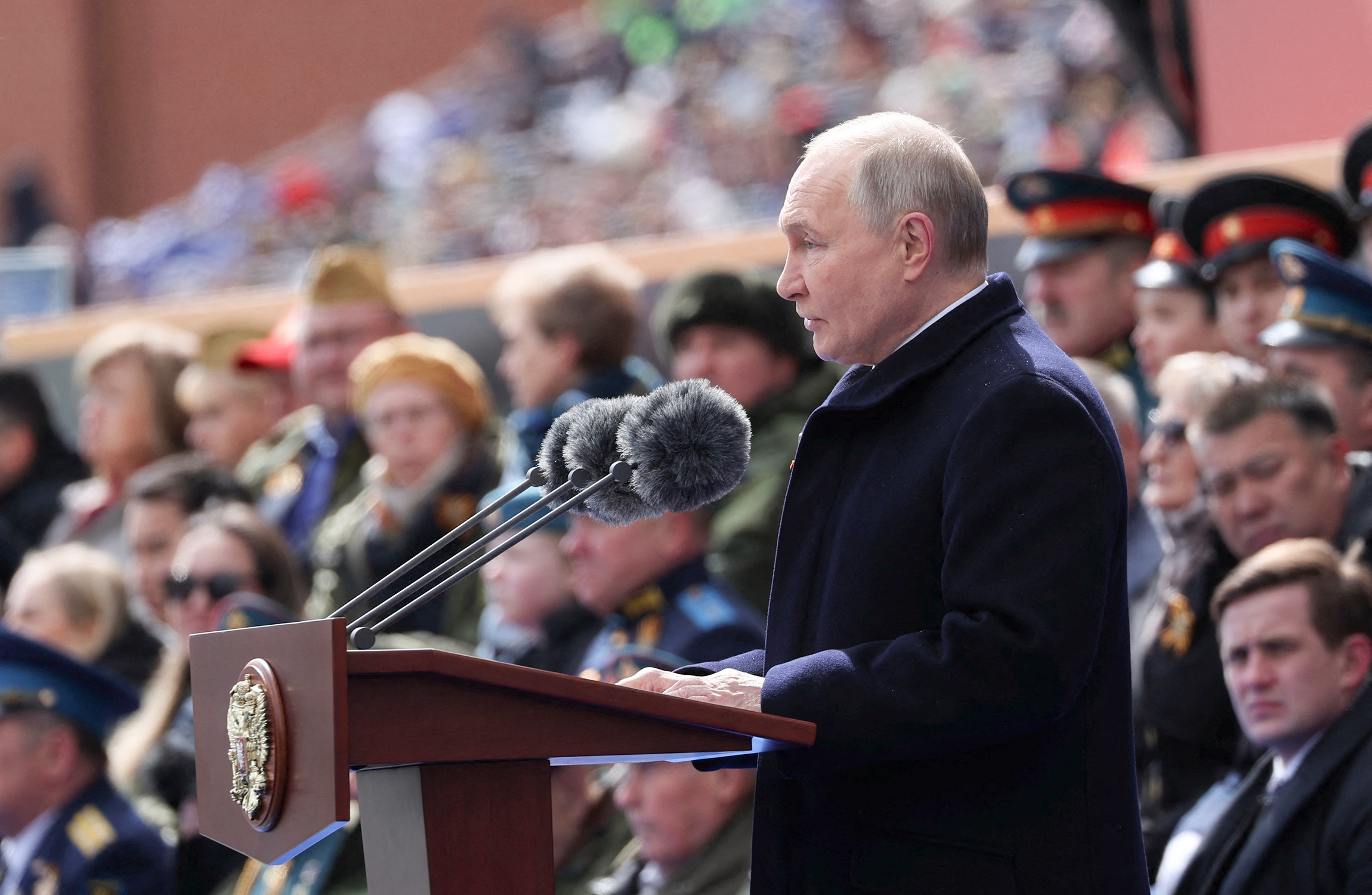Президент&nbsp;Владимир Путин выступает с речью во время парада.