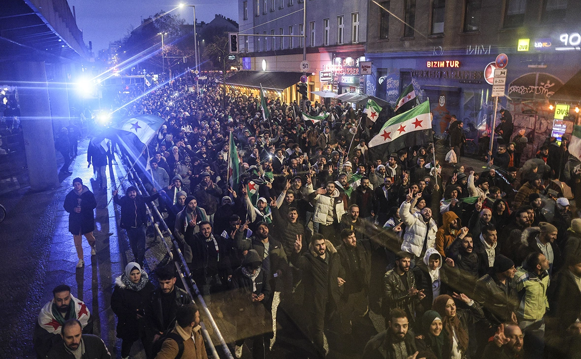 Omer Messinger / Getty Images