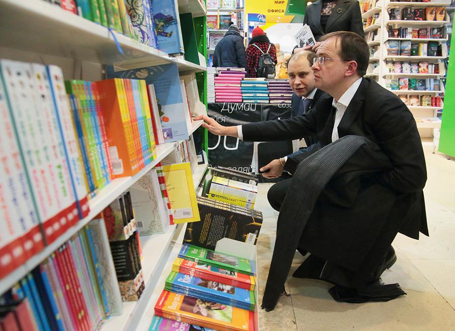 Владимир Мединский на встрече с читателями в книжном магазине Буквоед в Санкт-Петербурге, 9 декабря 2014 года