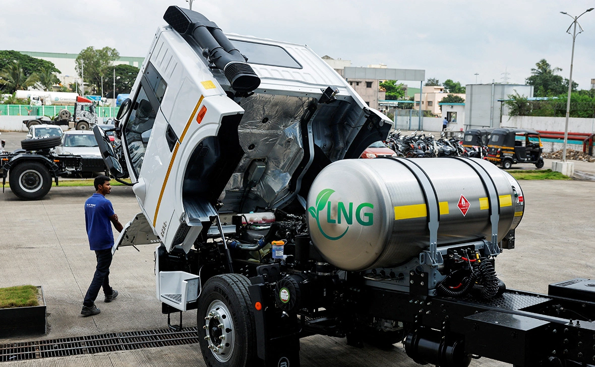 Francis Mascarenhas / Reuters