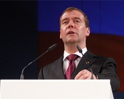Д.Медведев заявил о реформировании политсистемы России к маю 2012г.