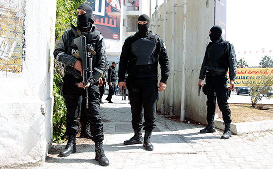 Полиция Туниса возле&nbsp;парламента 18 марта 2015 года