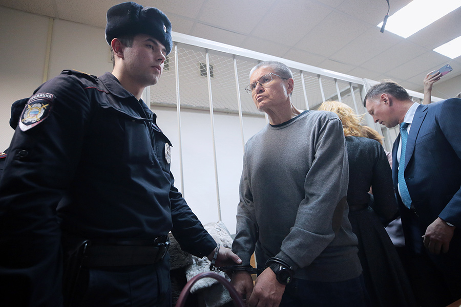 15 декабря суд признал Улюкаева виновным в совершении преступления по ч. 6 ст. 290 УК РФ (получение взятки в особо крупном размере) и назначил ему наказание в виде лишения свободы на восемь лет строгого режима, а также штраф в однократном размере взятки. Улюкаев также лишается права занимать должности на госслужбе в течение восьми лет после освобождения.