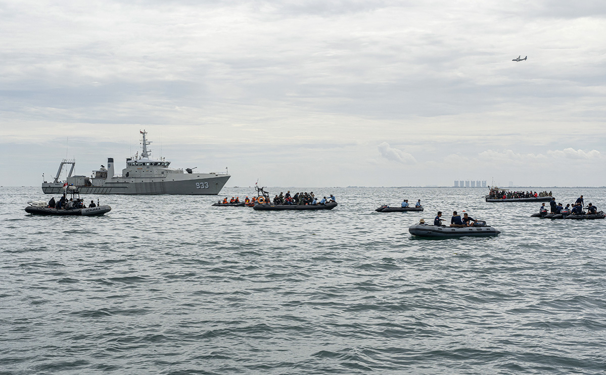 Поисково-спасательная операция на месте крушения пассажирского самолёта авиакомпании Sriwijaya Air в Яванском море