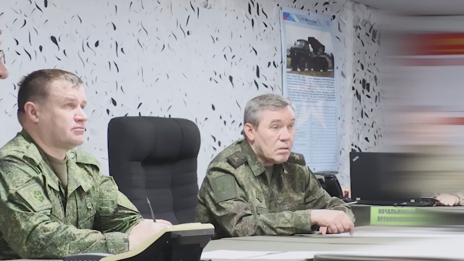 Герасимов проверил службу группировки войск «Центр». Видео