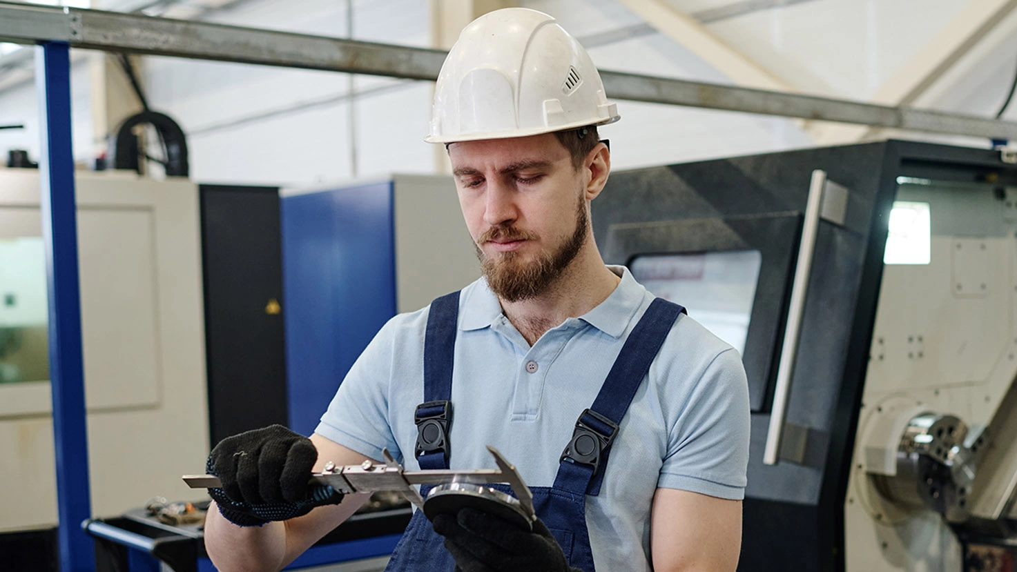 Стали известны регионы России с самым быстрым ростом зарплат рабочих