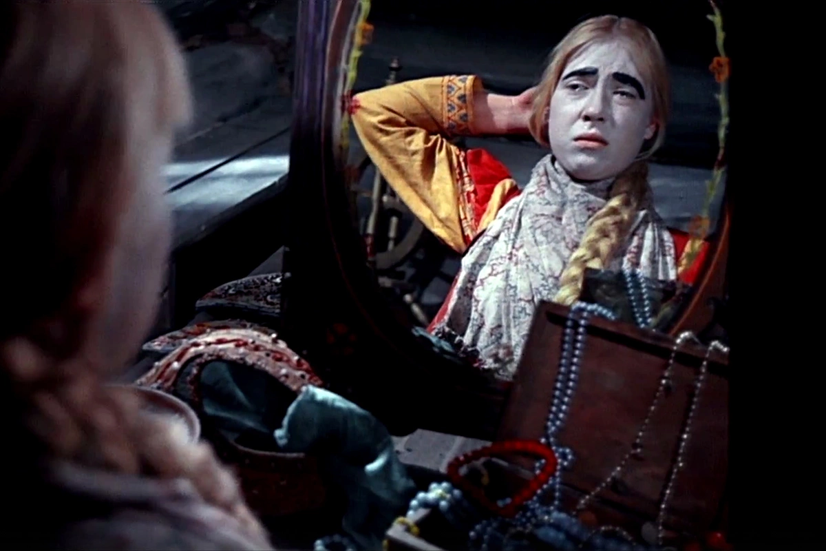 Инна Чурикова в роли Марфуши в фильме «Морозко» (1965), режиссер Александр Роу