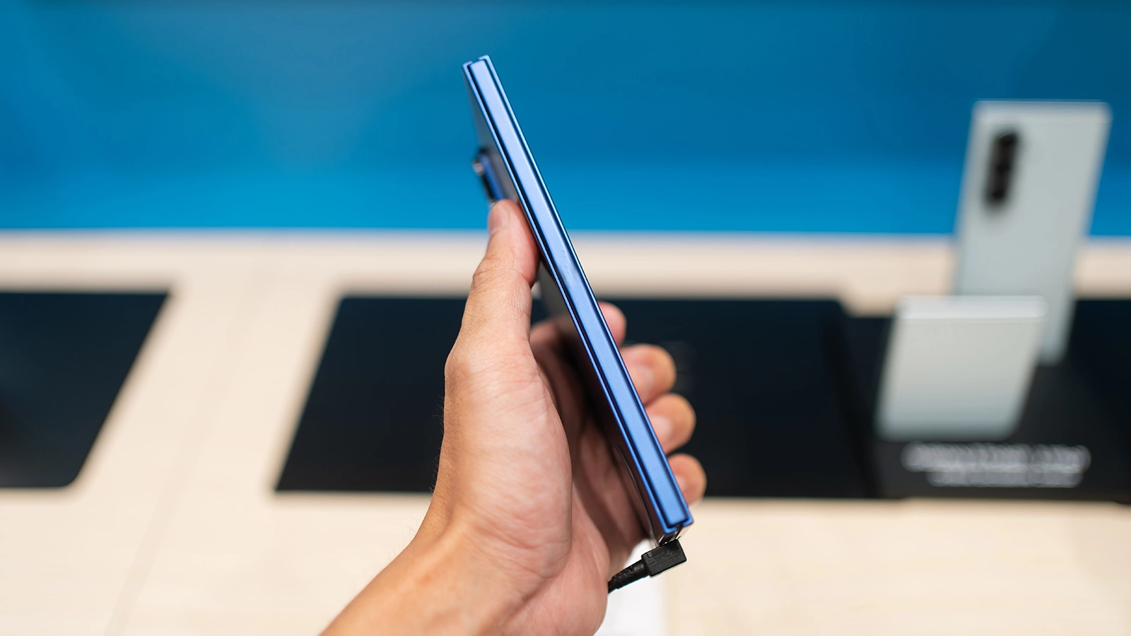 Узнать IMEI телефона можно даже в том случае, если гаджет потерян или украден, а коробки от смартфона нет под рукой