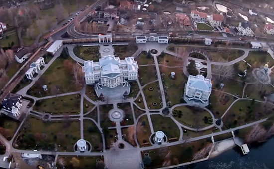 Вид на усадьбу, которая, по данным украинским СМИ, принадлежит президенту Петру Порошенко



