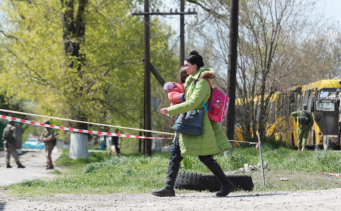 Киев сообщил об эвакуации всех детей и женщин с «Азовстали»"/>













