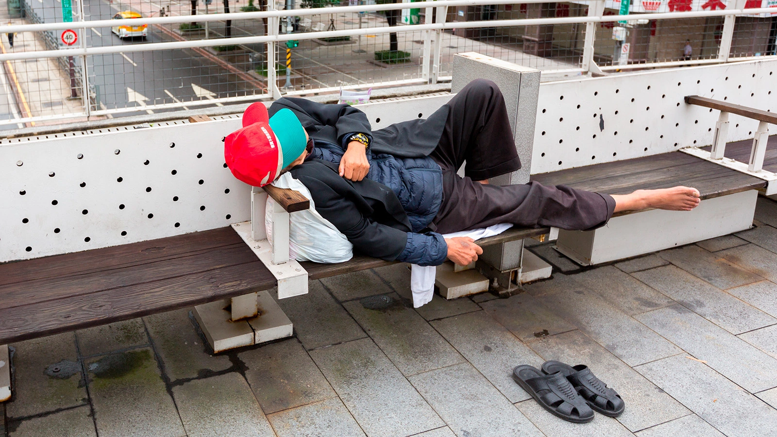 Китайский ученый добровольно стал бездомным