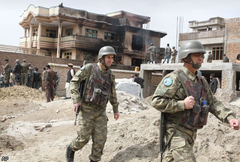 В Кабуле турецкий вертолет рухнул на жилой дом