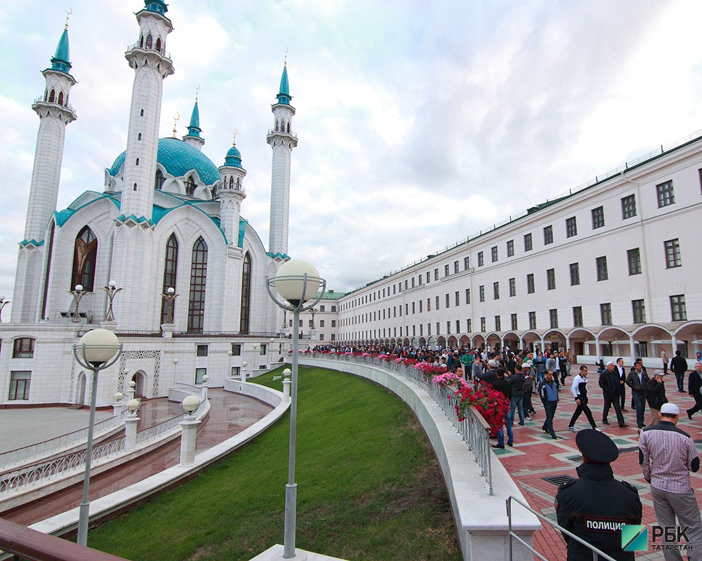 Праздничный намаз в честь Ураза-Байрам в мечети Кул-Шариф.