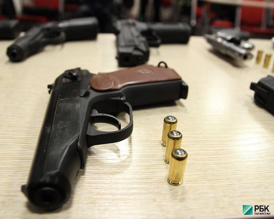 В Казани полицейские нашли тайник с оружием 
