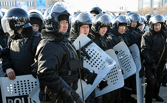 Сотрудники полиции в&nbsp;Казахстане, 2011 год


