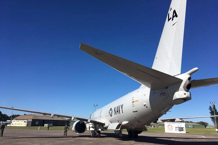 В поисковой операции был также замечен американский самолет P-8A Poseidon, прозванный в военных кругах &laquo;охотником за подводными лодками&raquo;. Ранее телеканал CNN со ссылкой на военный источник в американской армии сообщил, что военные зафиксировали шумы, которые могли исходить от подлодки. Позже власти Аргентины уточнили, что звуки были обнаружены в 360&nbsp;км от полуострова Вальдес&nbsp;на атлантическом побережье Аргентины.