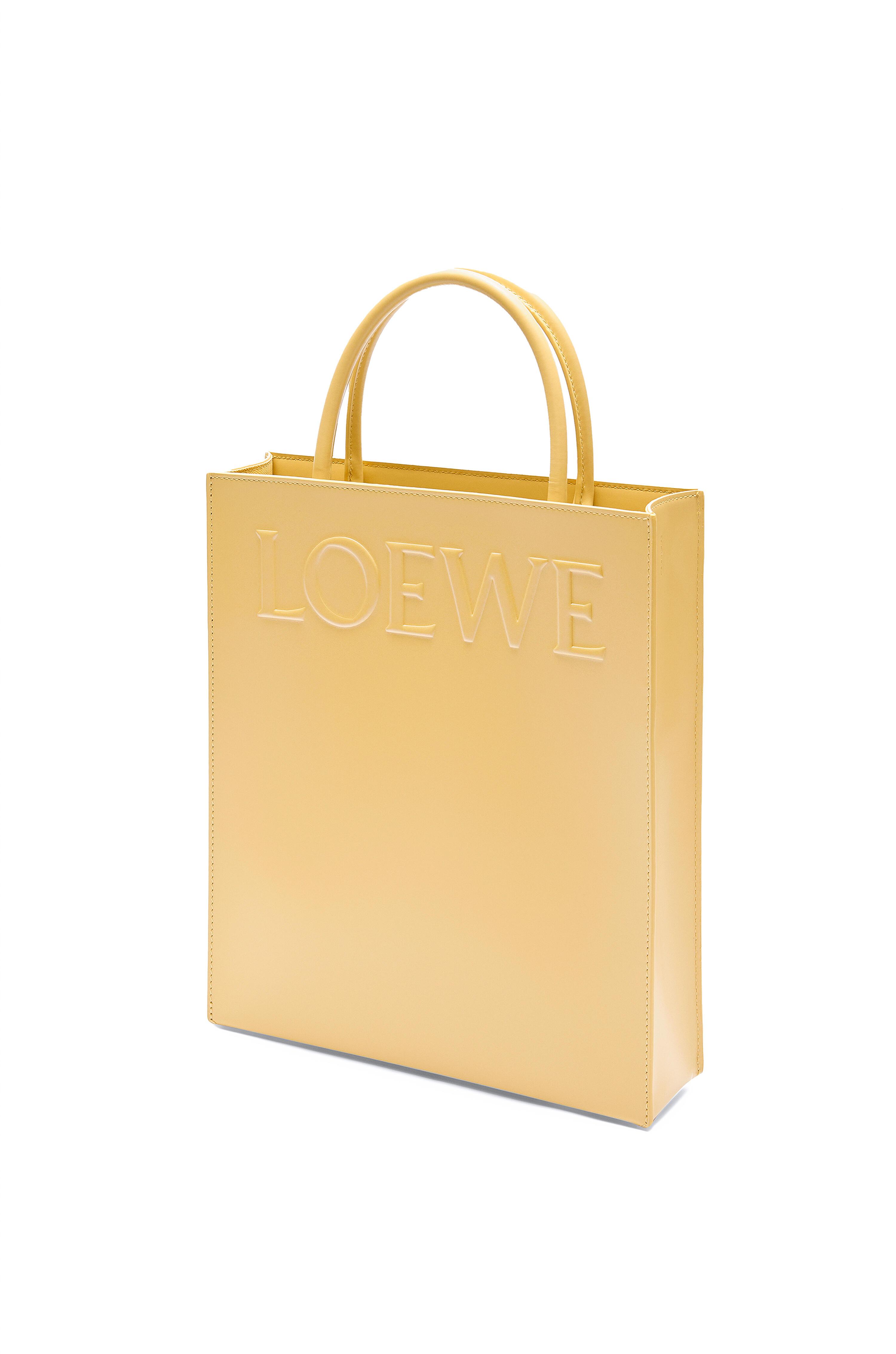 Сумка Standard A4 из гладкой телячьей кожи,&nbsp;Loewe