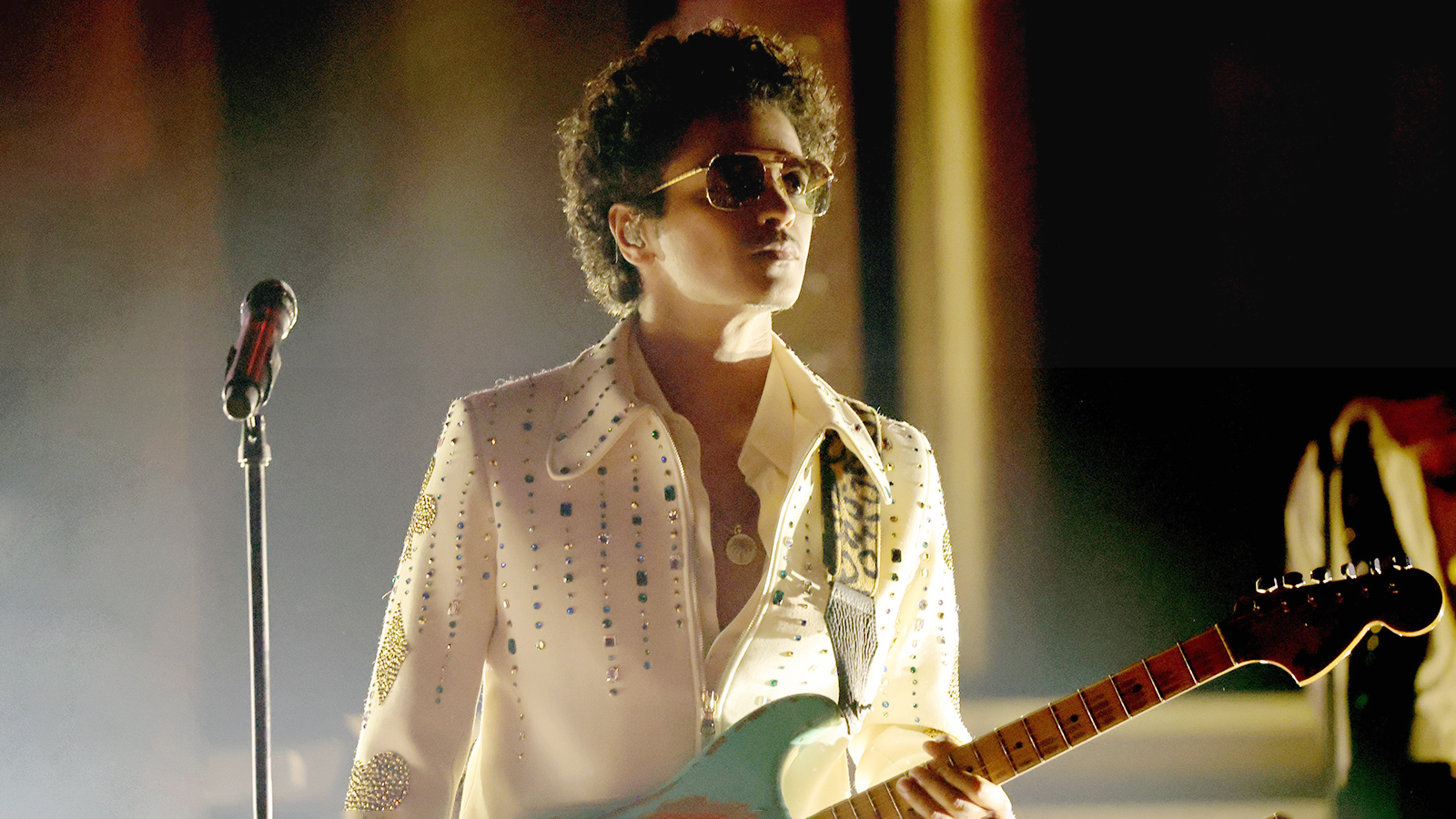 Бруно Марсу — 40 лет: слушаем его 12 знаковых песен