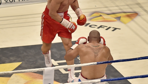 Владимир Кличко нокаутировал австралийца Алекса Леапаи и защитил все свои пояса.