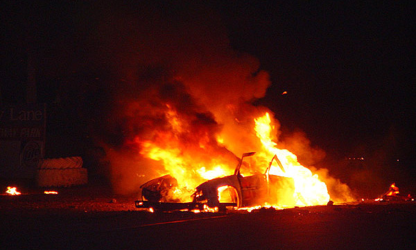 Ночью в центре Москвы взорвался и сгорел Porsche 911, пассажирам удалось выжить