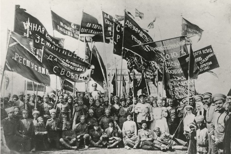 1917&nbsp;год. Первомайская демонстрация рабочих в&nbsp;городе Николаеве, Самарская губерния


&nbsp;
