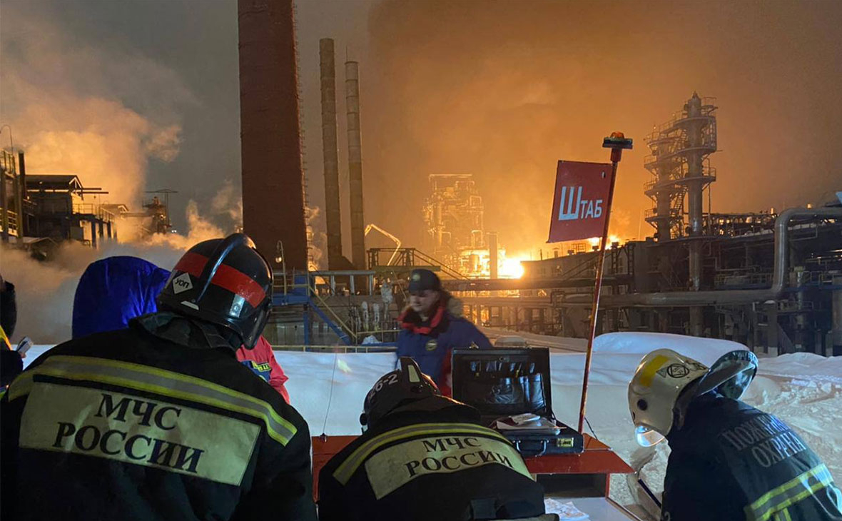 В Уфе при пожаре на нефтехимическом заводе погиб человек