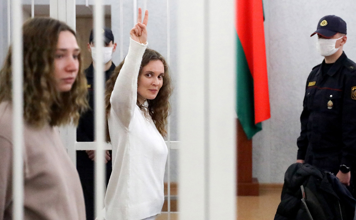 В Белоруссии журналисткам назначили по два года тюрьмы за стрим с митинга