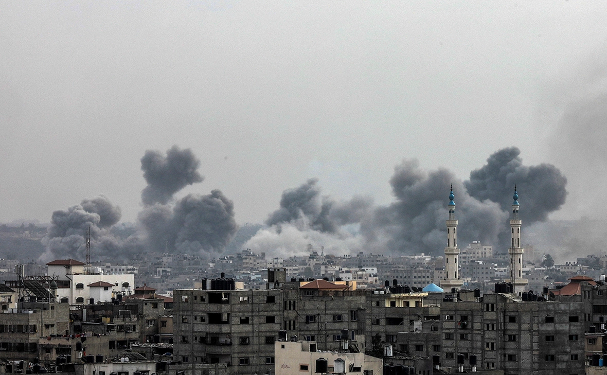 Yasser Qudih / Reuters