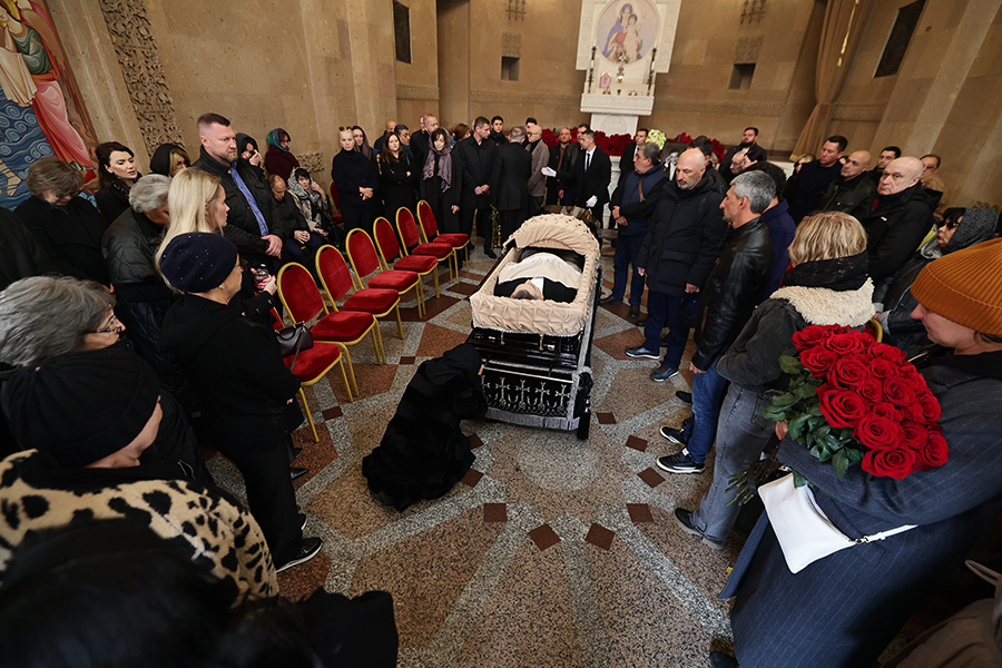 Прощание с Тиграном Кеосаяном. Фоторепортаж — РБК