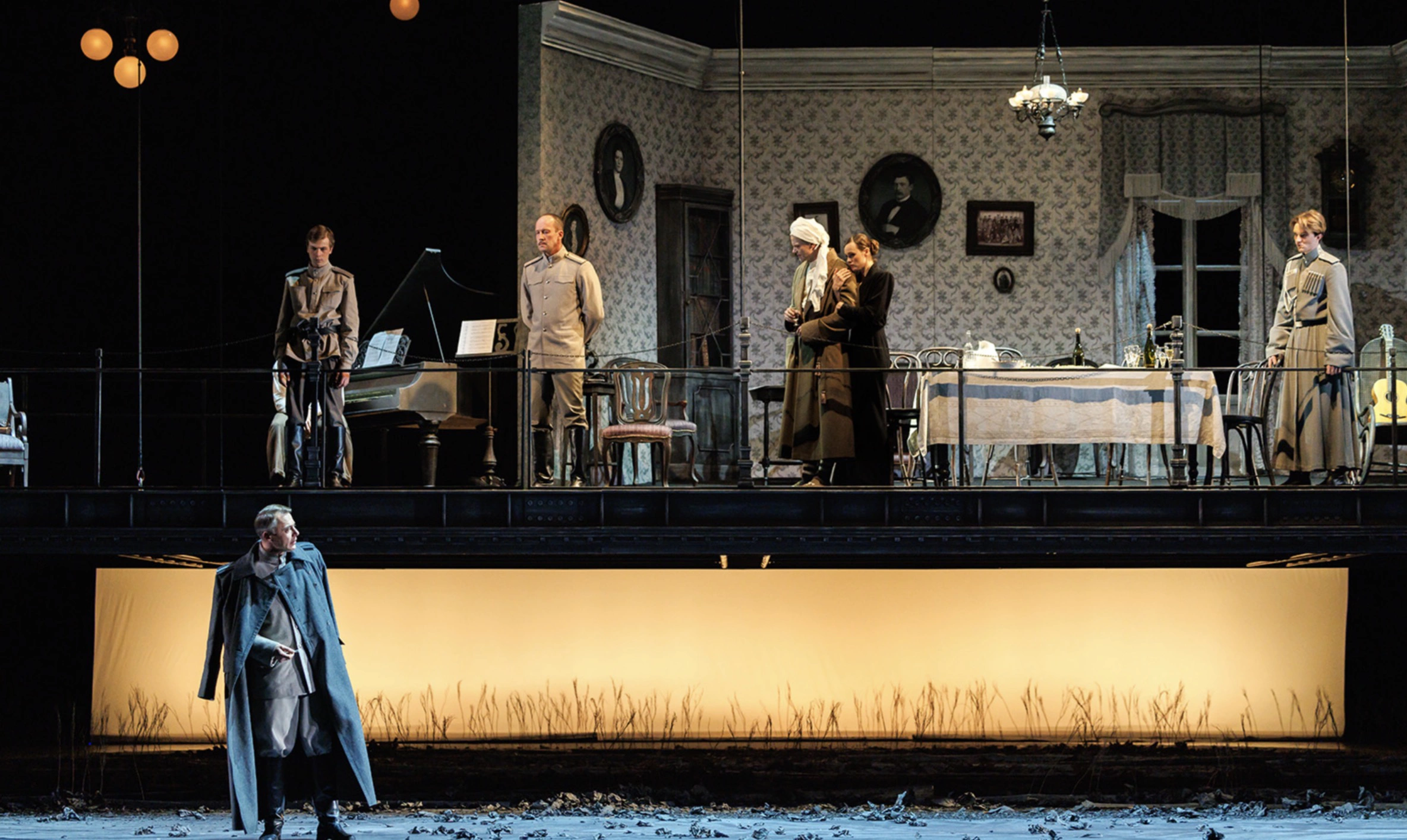 Сцена из спектакля «Белая гвардия»