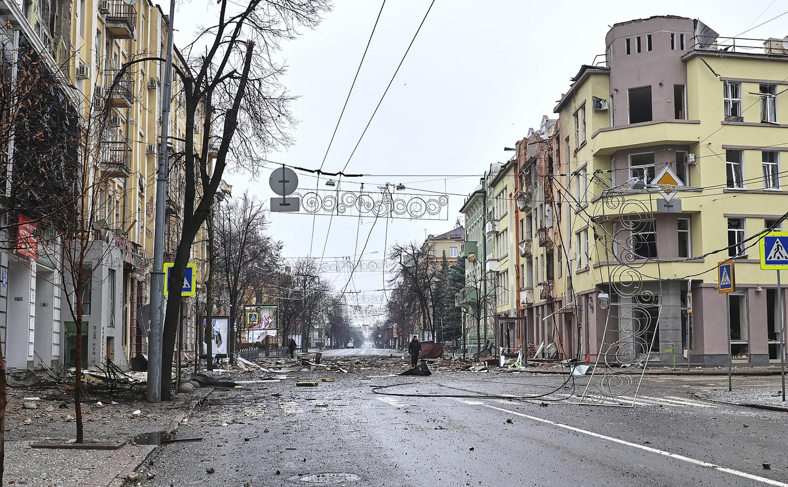 Глава администрации сообщил о «прилете» в центре Харькова после обстрела"/>













