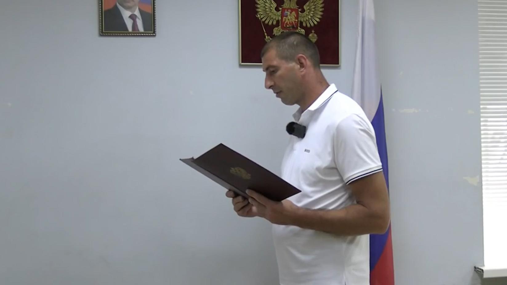 Сдавшемуся в плен на танке украинскому военному выдали российский паспорт