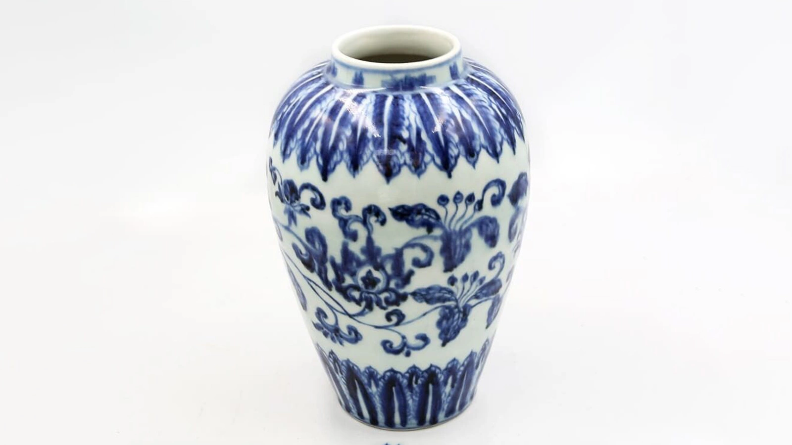 Найденную на чердаке китайскую вазу продали на аукционе за £130 000