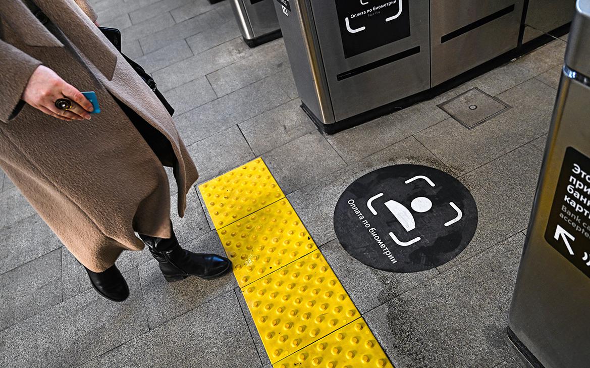 Биометрические данные: правила для мигрантов и граждан России