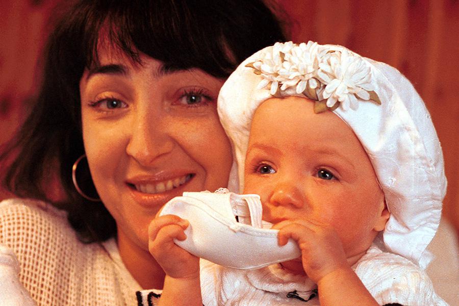 Лолита Милявская с дочерью Евой, 1999 год